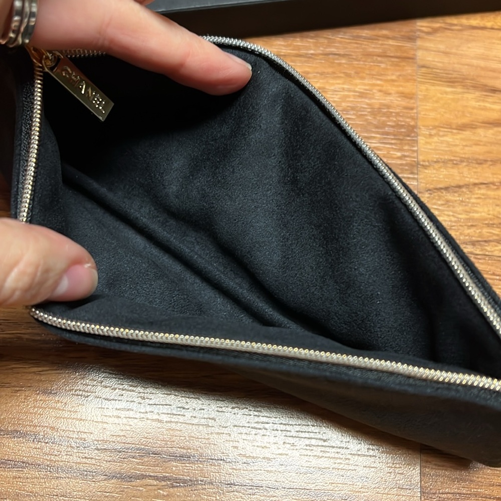Chanel velvet pencil pouch - Picture 3 of 3